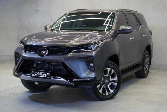 TOYOTA HILUX 2.8 D-4D TURBO DIESEL CD SRX 4X4 AUTOMÁTICO TOYOTA HILUX 2.8 D-4D TURBO DIESEL CD SRX 4X4 AUTOMÁTICO